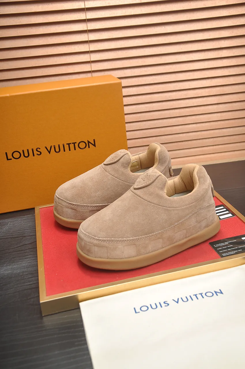 Men's men's shoes💰700💶 🔥New style🔥 LV co-branded nigo, ugly and cute😍Many Internet celebrities have put on their shoes, classic and versatile items.  ❄️Fabric: Imported high mercerized cow suede. ❄️Inner lining: high-grade elastic mesh, ❄️Outsole: original molded outsole, palm print rubber outsole with hidden L letter and Monongram flower ❄️Size: Female 35-41 (Female 41 customized), Male 39-46 (45-46 customized)